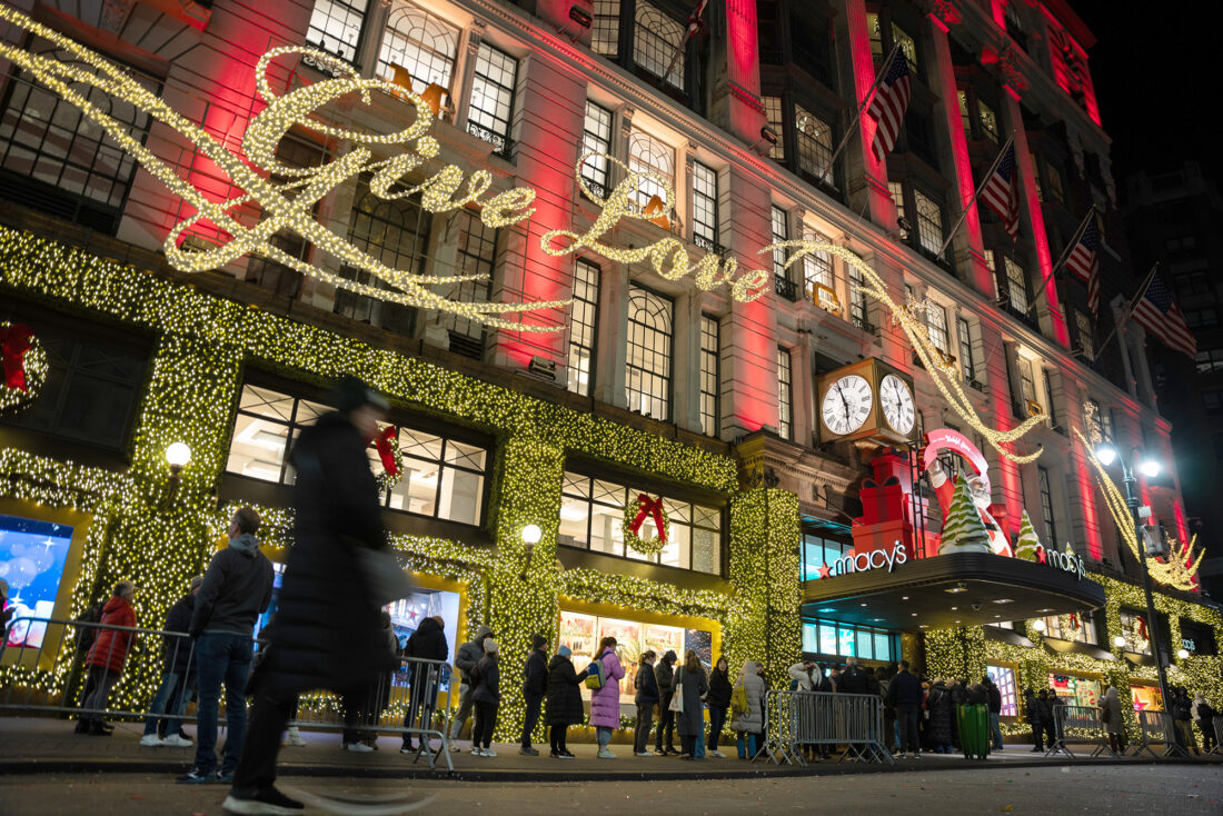 Consumer confidence drops to lowest level since April